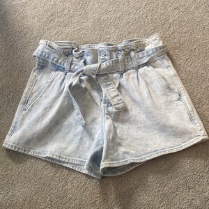 Hollister ultra high-rise mom short